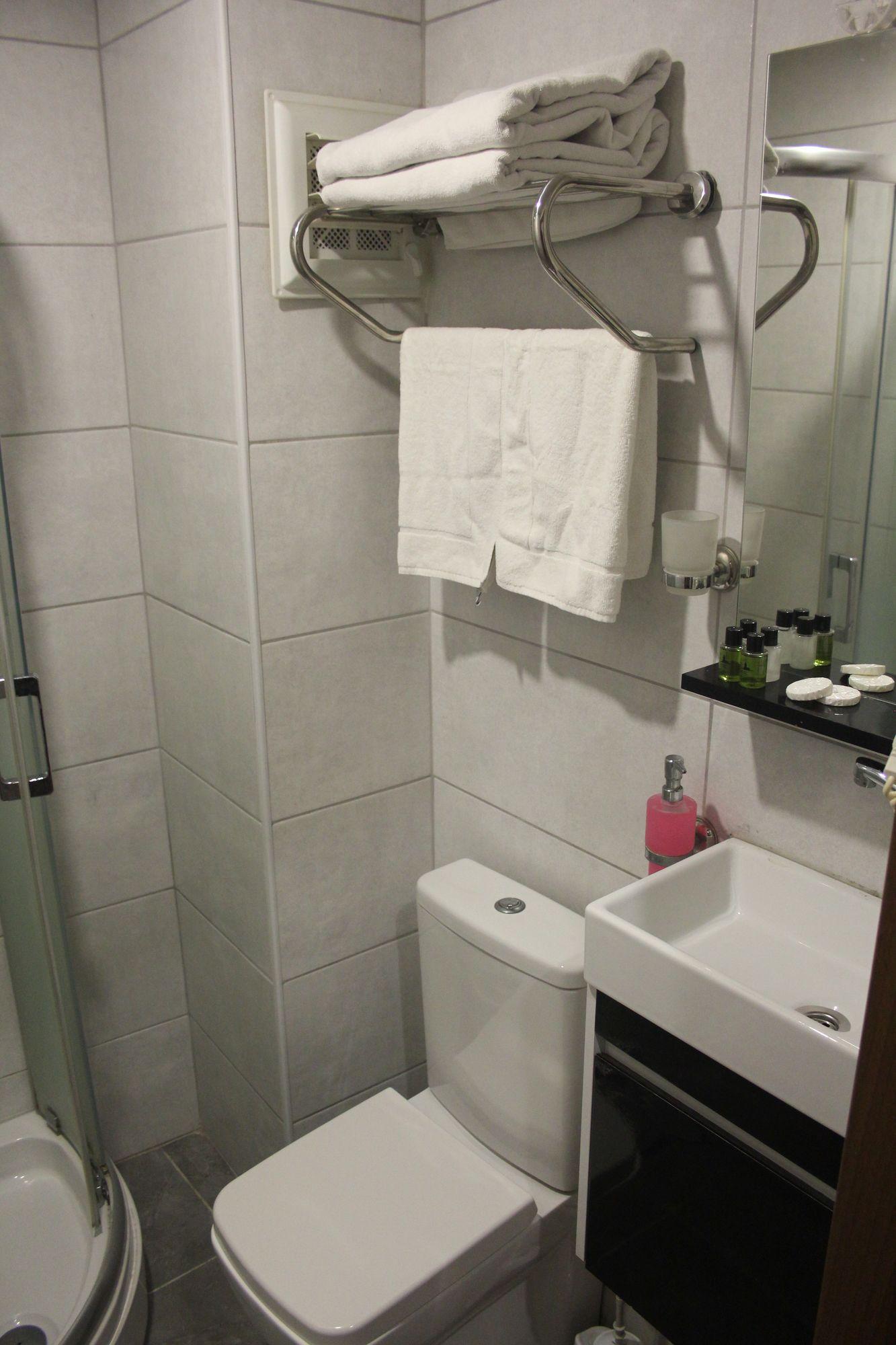 Alf Hotel